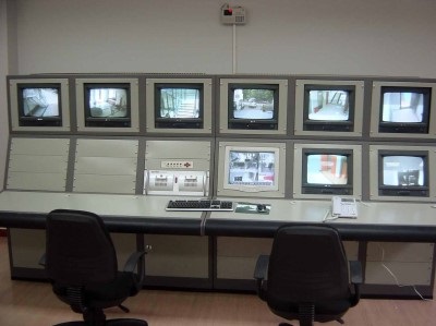 深圳龙岗安装监控补光灯，夜间守护市民安全